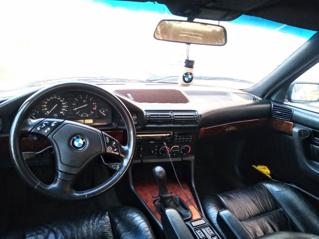 Продам BMW е34 535і