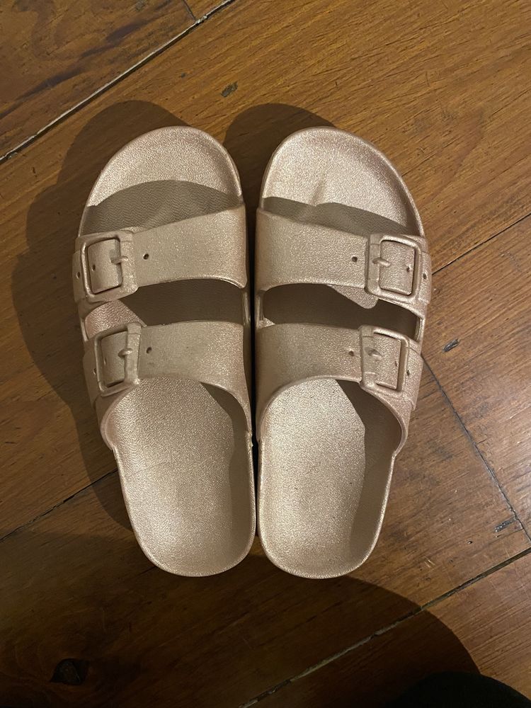 Sandalias douradas 37