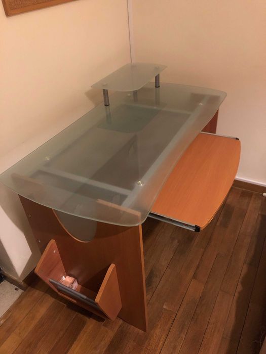 Escrivaninha em vidro para PC - OPORTUNIDADE