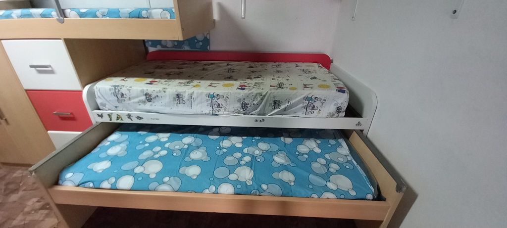 beliche com 3 camas e arrumação+ colchões!!!