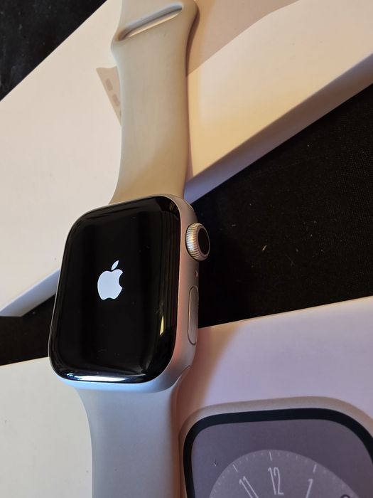 Apple watch 8 silve  41 mm