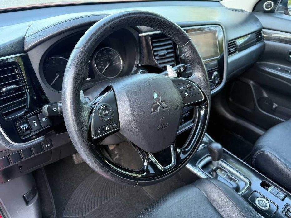 Mitsubishi Outlander      2017