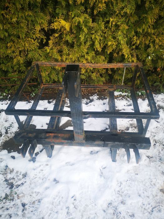 Skrzynia transportowa rama do ciągnika rolniczego