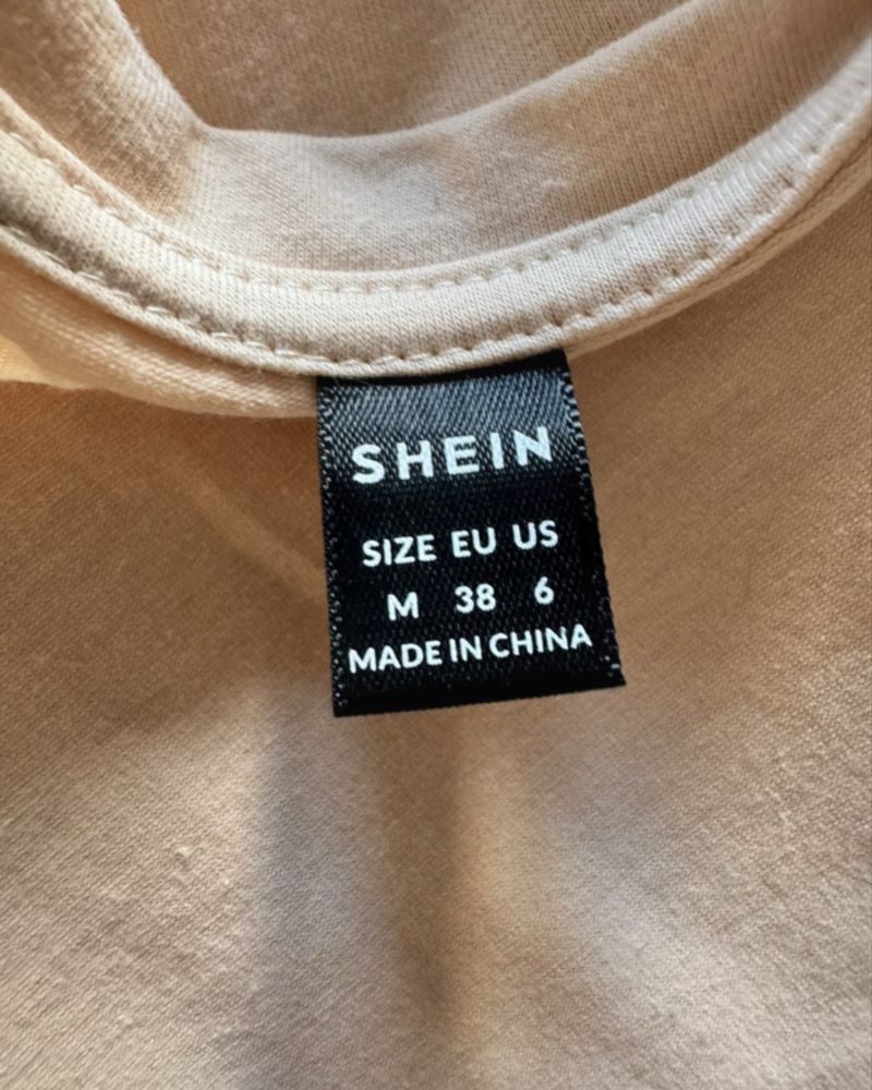 T-Shirt com estampa bege da SHEIN
