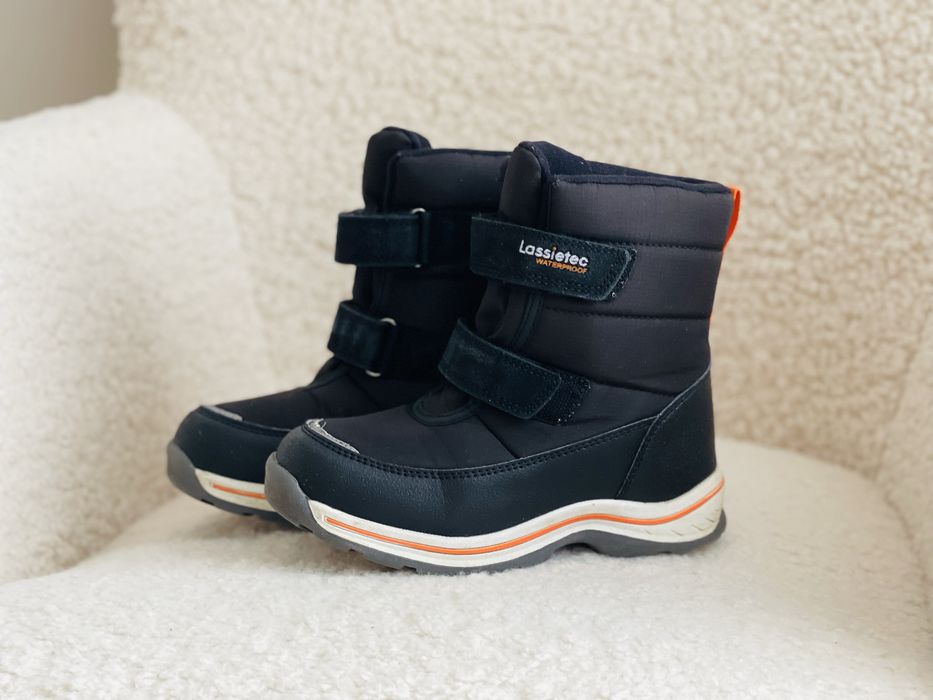 чоботи, черевики Lassie