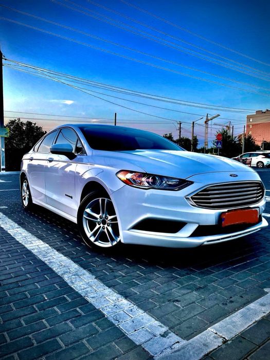 Довгострокова оренда Ford Fusion Hybrid 2017 (гібрид, автомат) аренда
