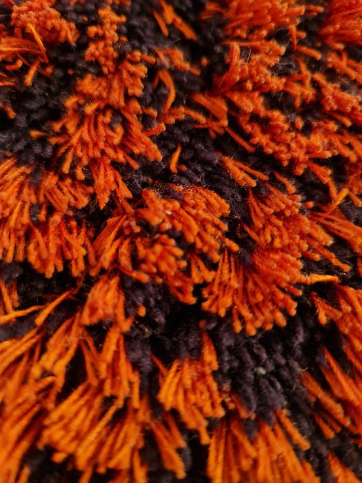 Komplet dywanów z długim włosiem czarno-pomarańczowy mało używany