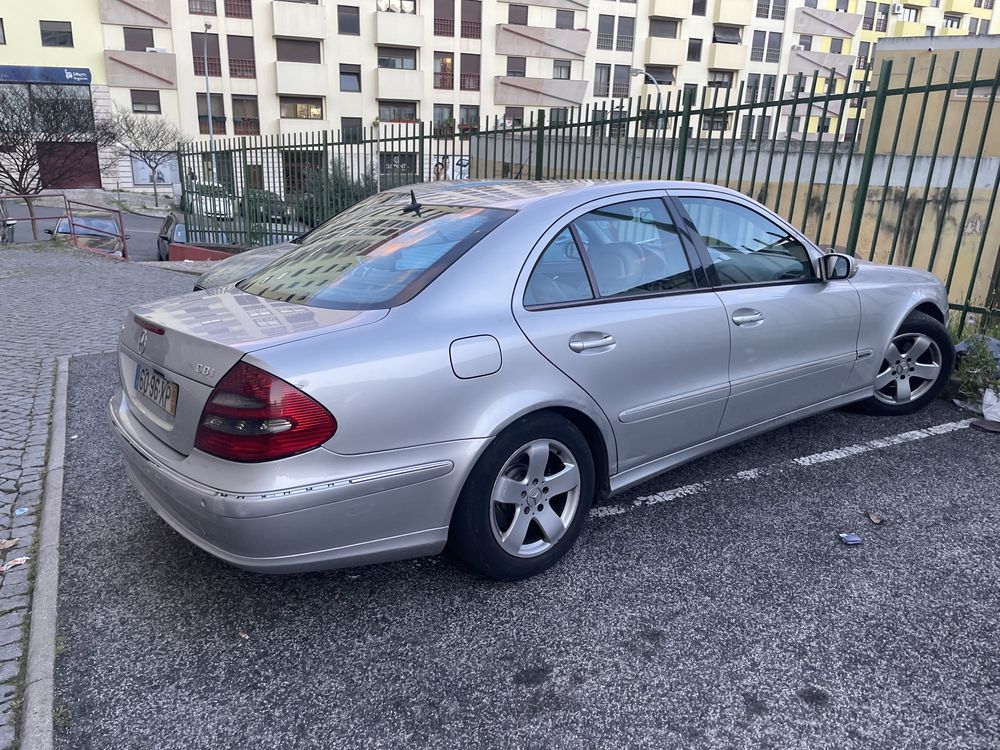 Mercedes E220 ano 2003