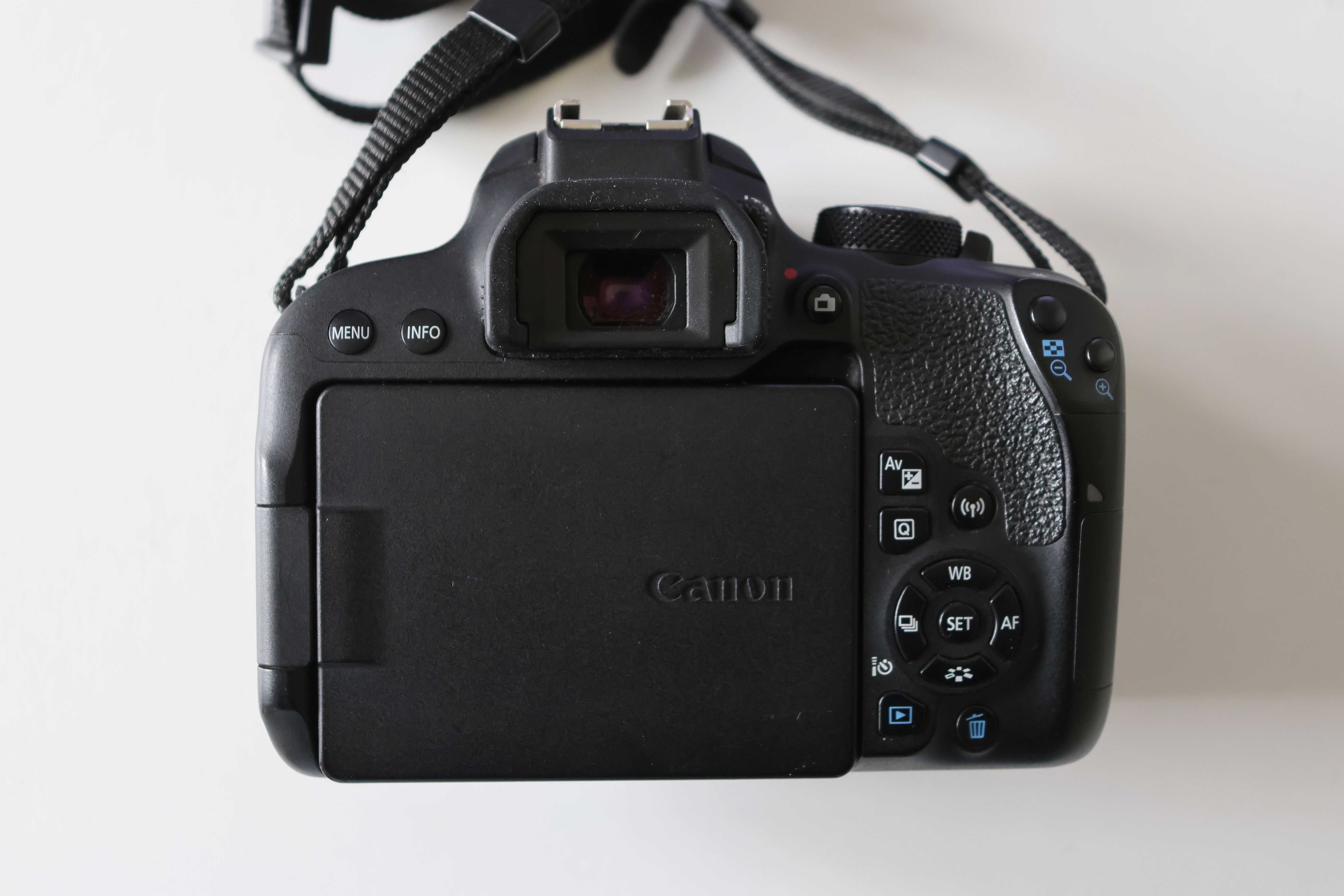 Câmara fotográfica Canon 800D