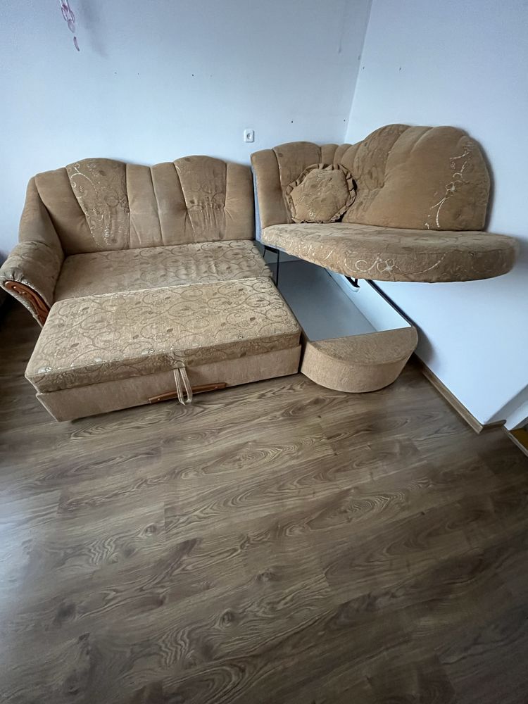 Narożnik plus dwie pufy gratis