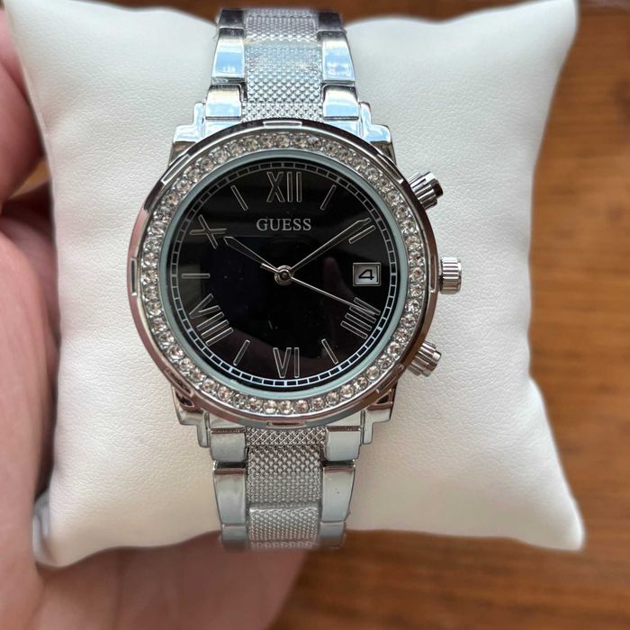 Жіночий годинник Guess на браслеті срібного кольору | 36 mm