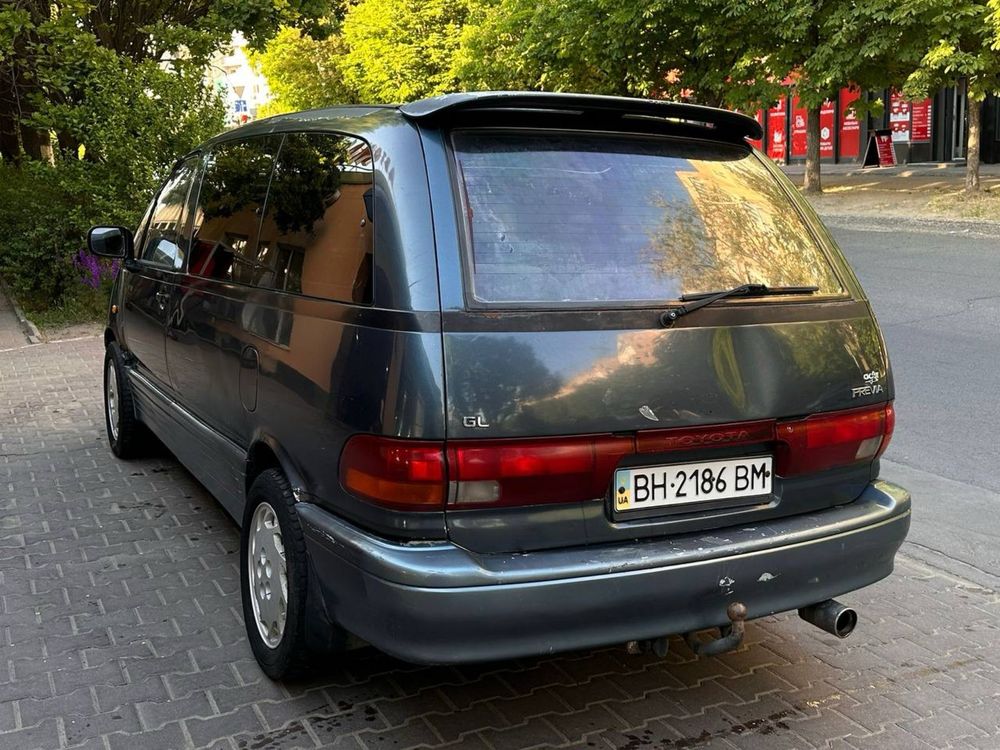 Продам Toyota Previa 4x4 2.4 Газ-Бензин Механика-5ст