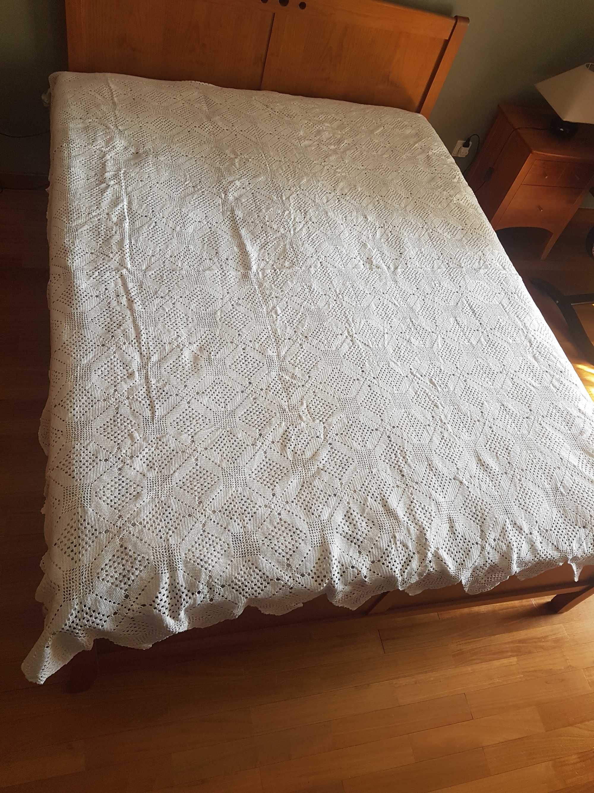 Colcha em renda para cama de casal