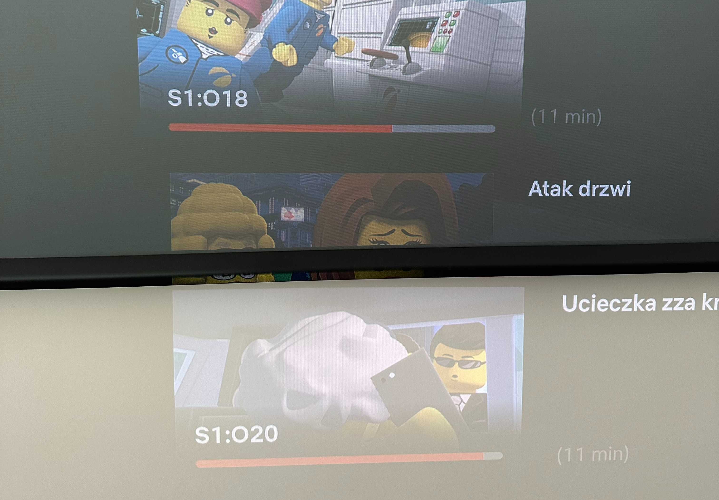 Ekran CLR / ALR 110" sufitowy elektryczny do projektora UST