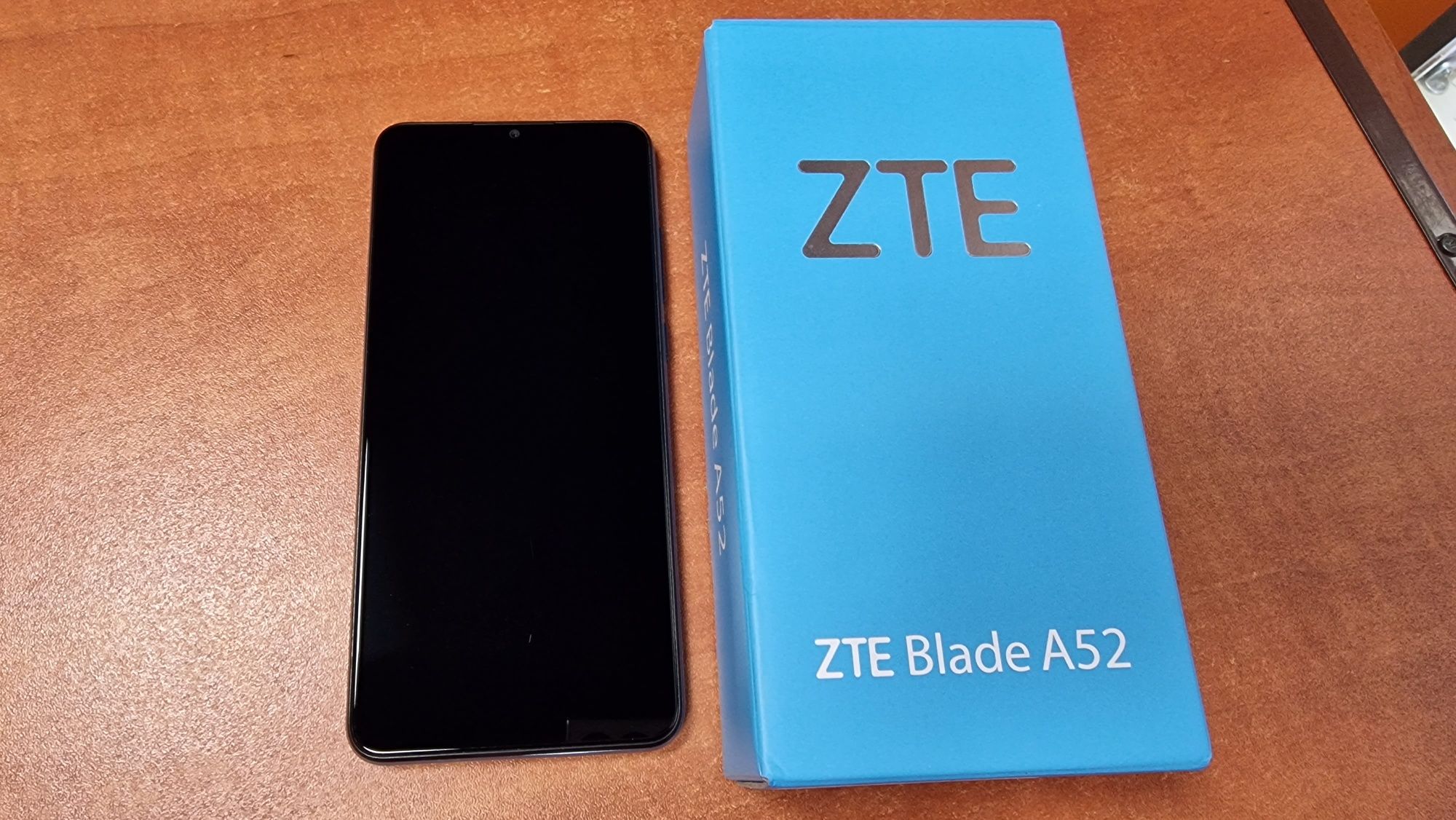 ZTE Blade A52 Dual Sim 64GB/2GB RAM niebieski, stan bdb, gwar.