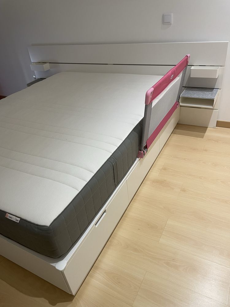 Cama e Cabeceira Ikea - impecavel