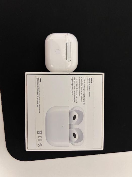 Apple AirPods Originais (3ª Geração)