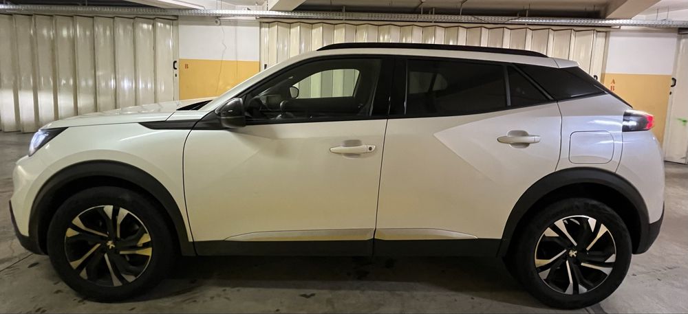 Peugeut 2008 / 1.2 puretech Allure /38.500 km / 2022