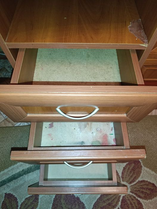 Комп'ютерний стіл