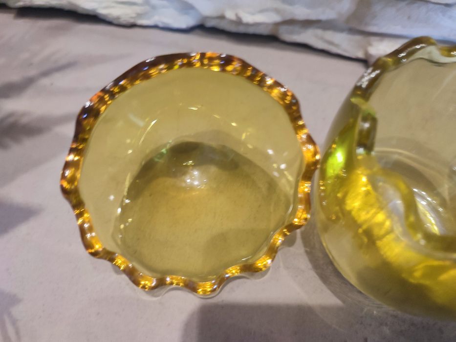 Szklane ozdoby w kształcie jajek