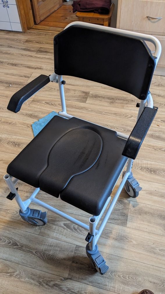 KMINA krzesło toaletowe / prysznicowe dla niepełnosprawnych
