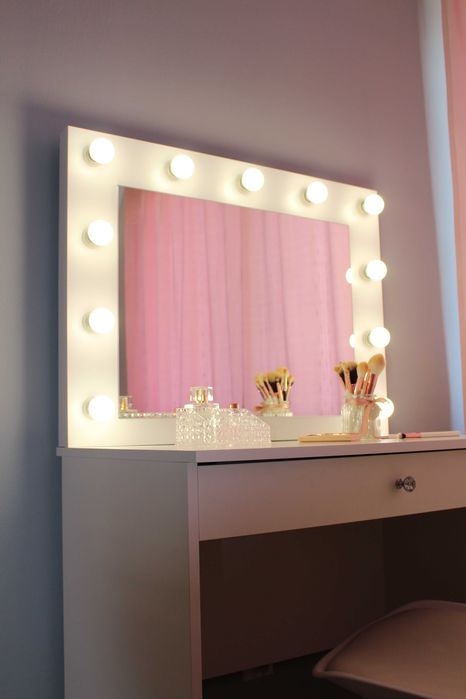 LUSTRO LED do toaletka wizażu 11 żarówkami HOLLYWOOD POWYSTAWOWE