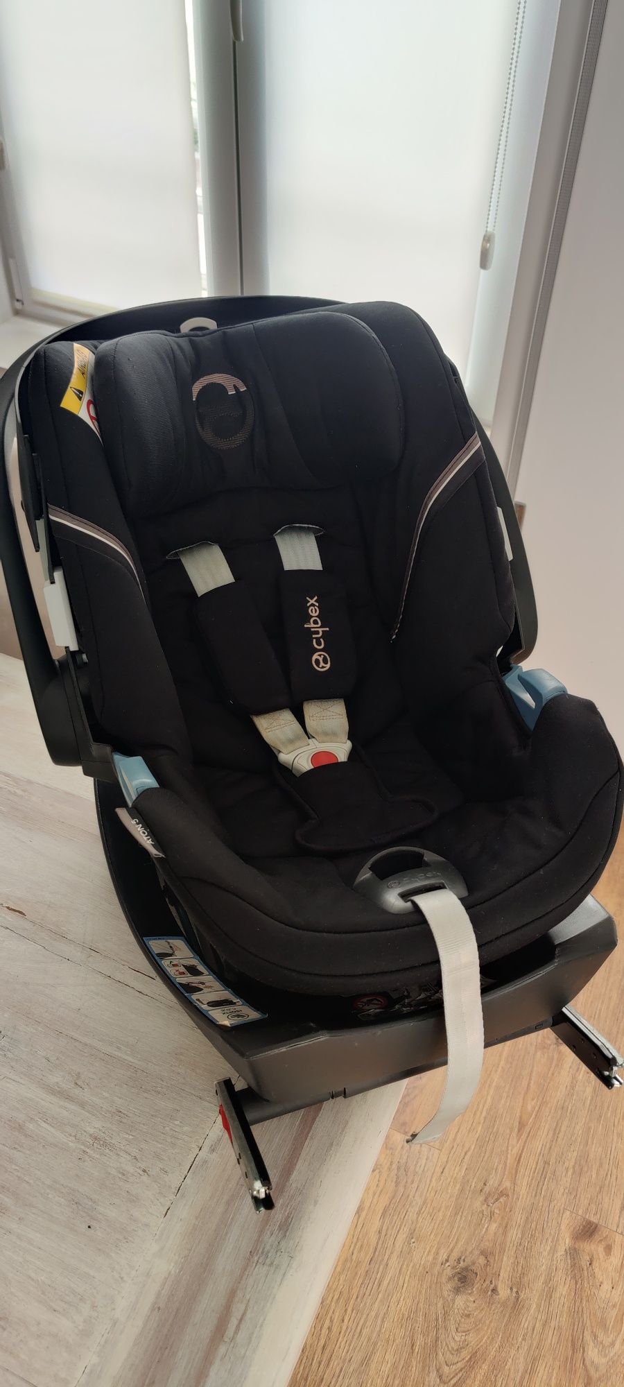 Cadeira Cybex Aton 5 Black + Base Isofix