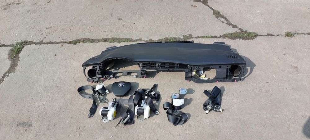 Toyota Auris e180 комплект торпеда подушка руля аирбег airbag ремни