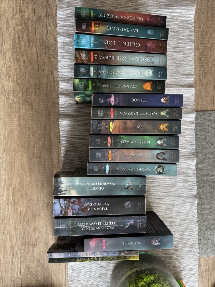 Ksiażki serii WOJOWNICY ERIN HUNTER 18 szt