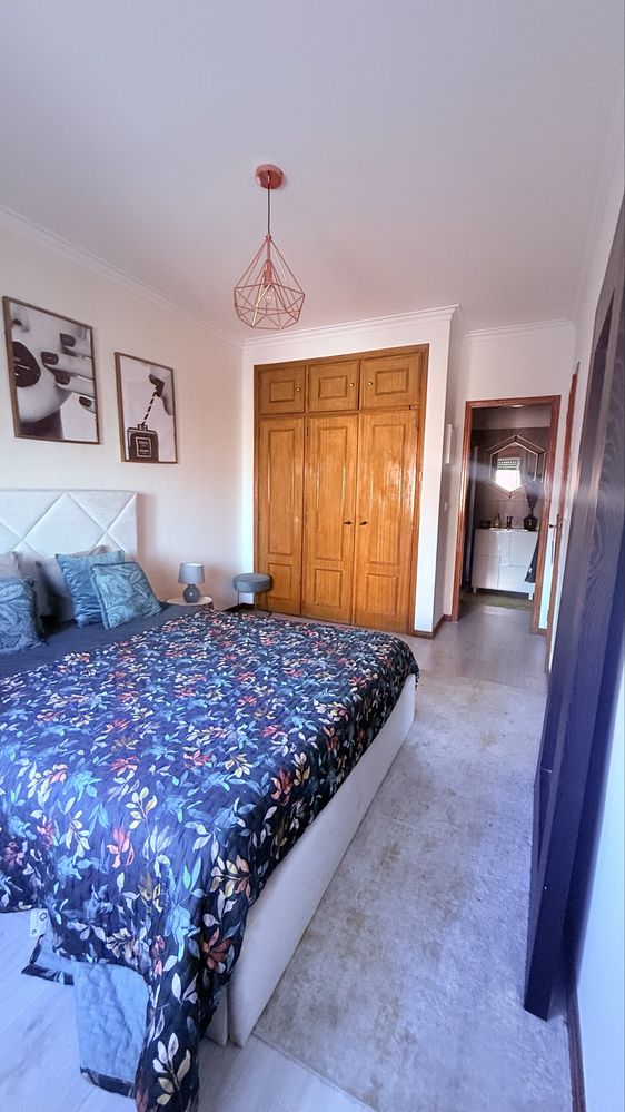 Vende-se T2 suite com terraço Lounge  e um lugar parqueamento!!!