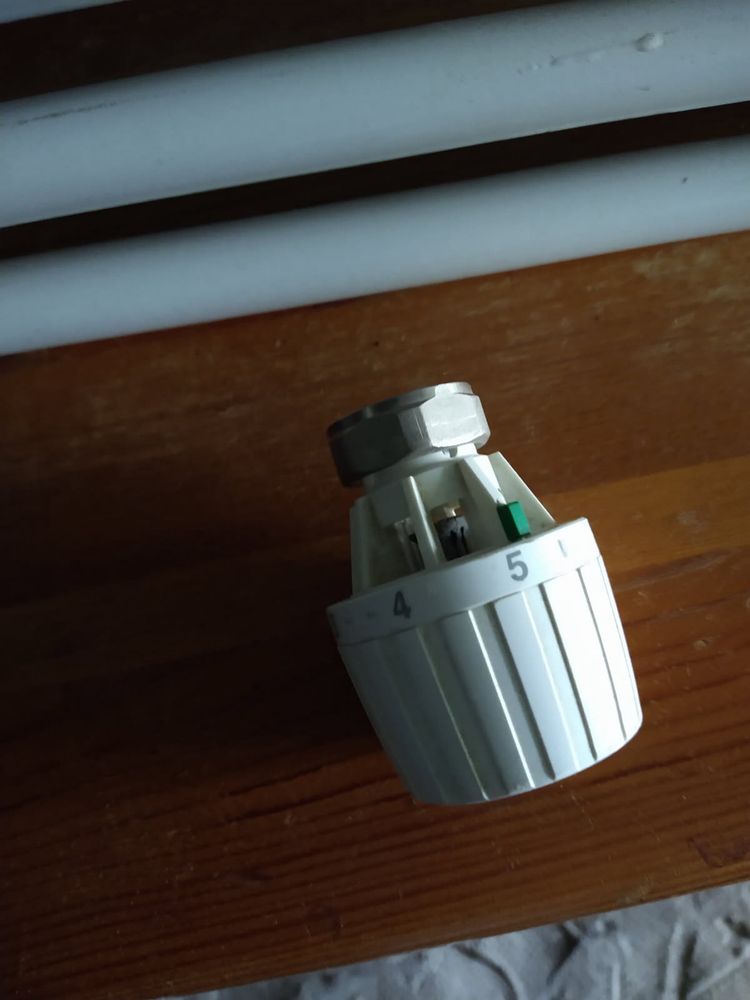 Używany  kaloryfer lazienkowy + gliwica Danfoss