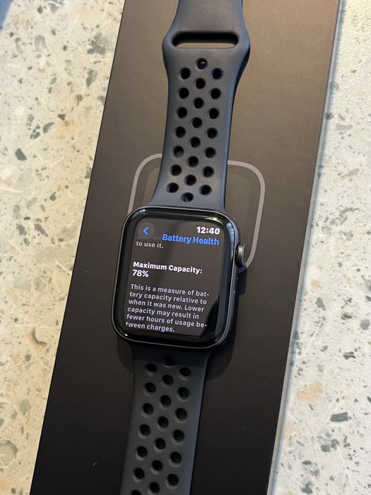 Apple Watch SE 44mm Midnight Nike Edition