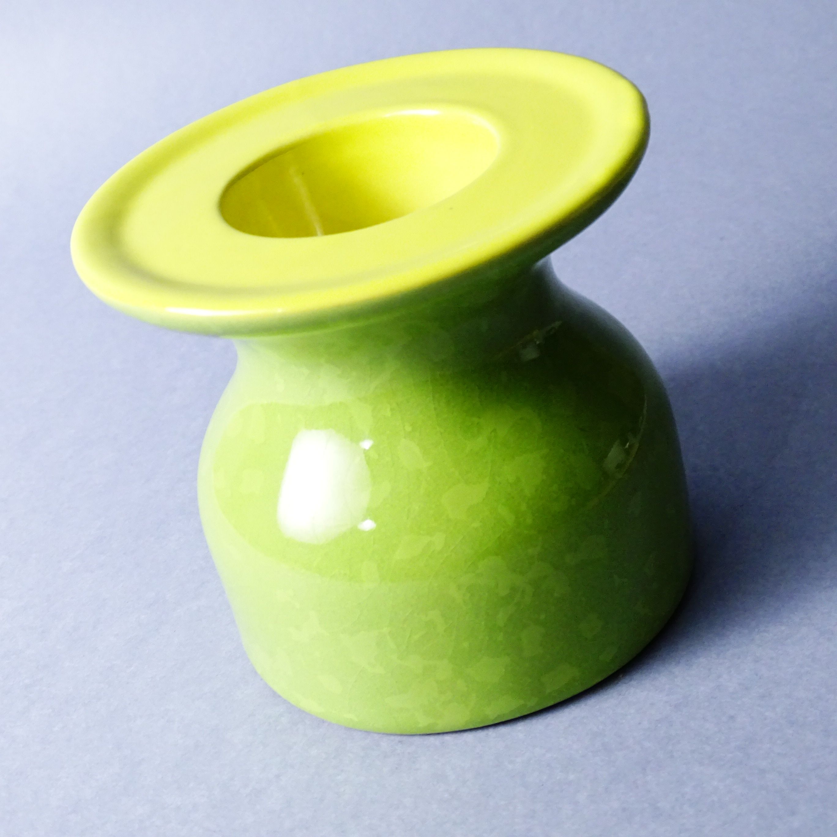 bardzo ładny zielony ceramiczny świecznik