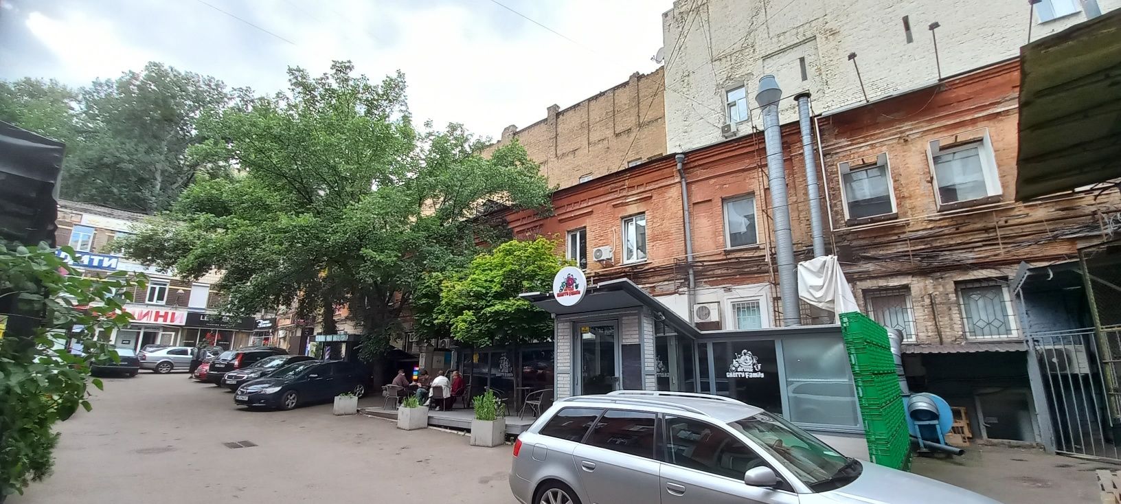 Аренда под офис, салон, шоу-рум - 65 м.кв., в центре.