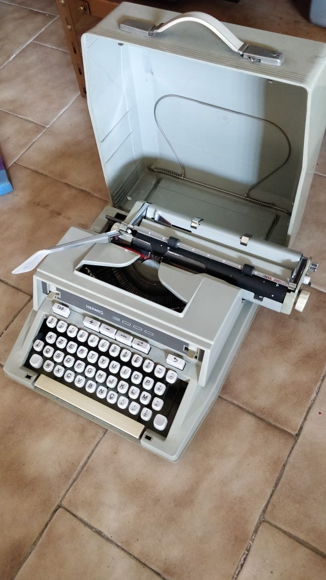 Máquina de escrever HERMES 3000