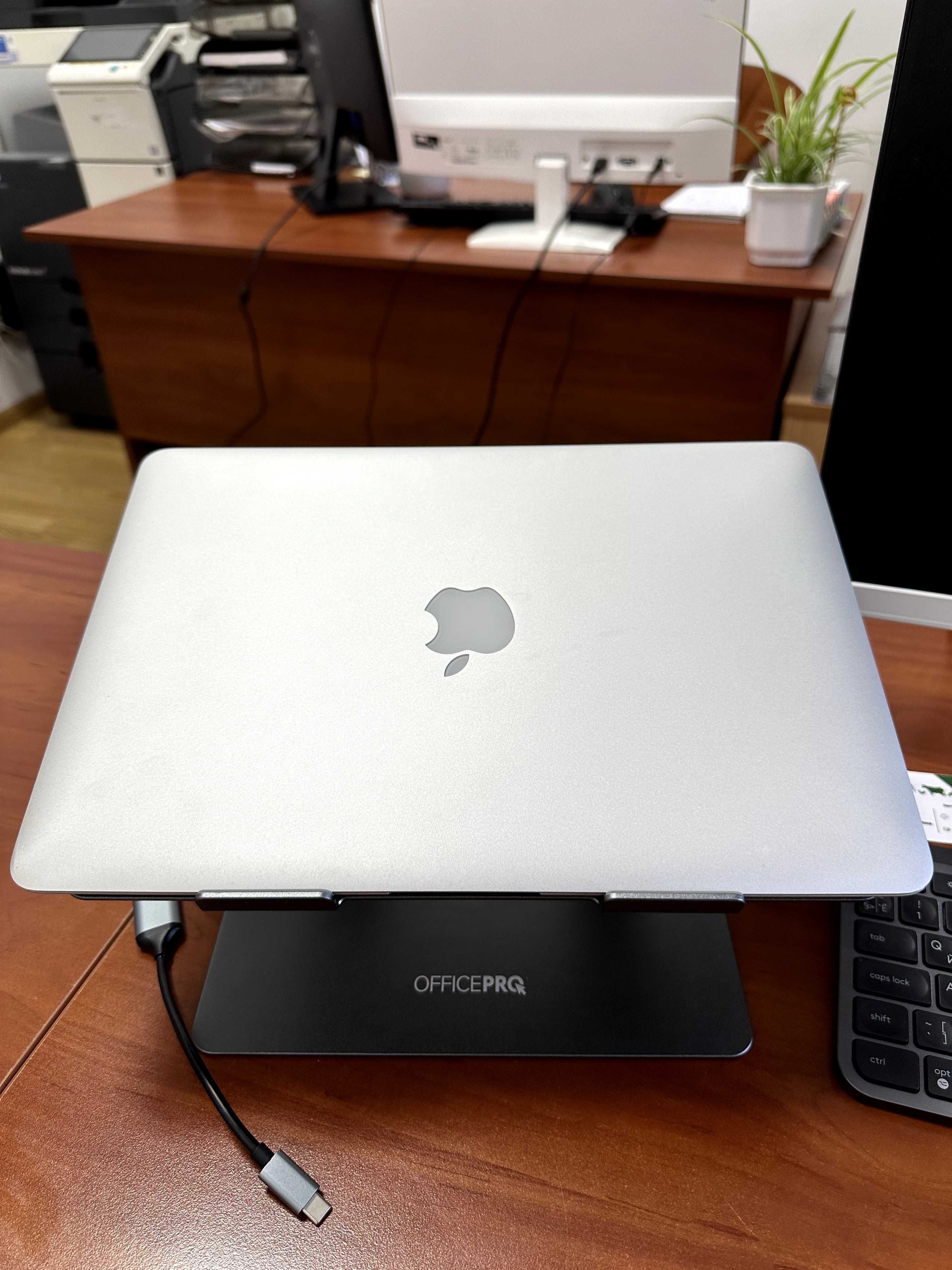 Продам Macbook Air 2015 (13,3") Intel Core i7, DDR3: 8 Gb, HDD: 512 Gb