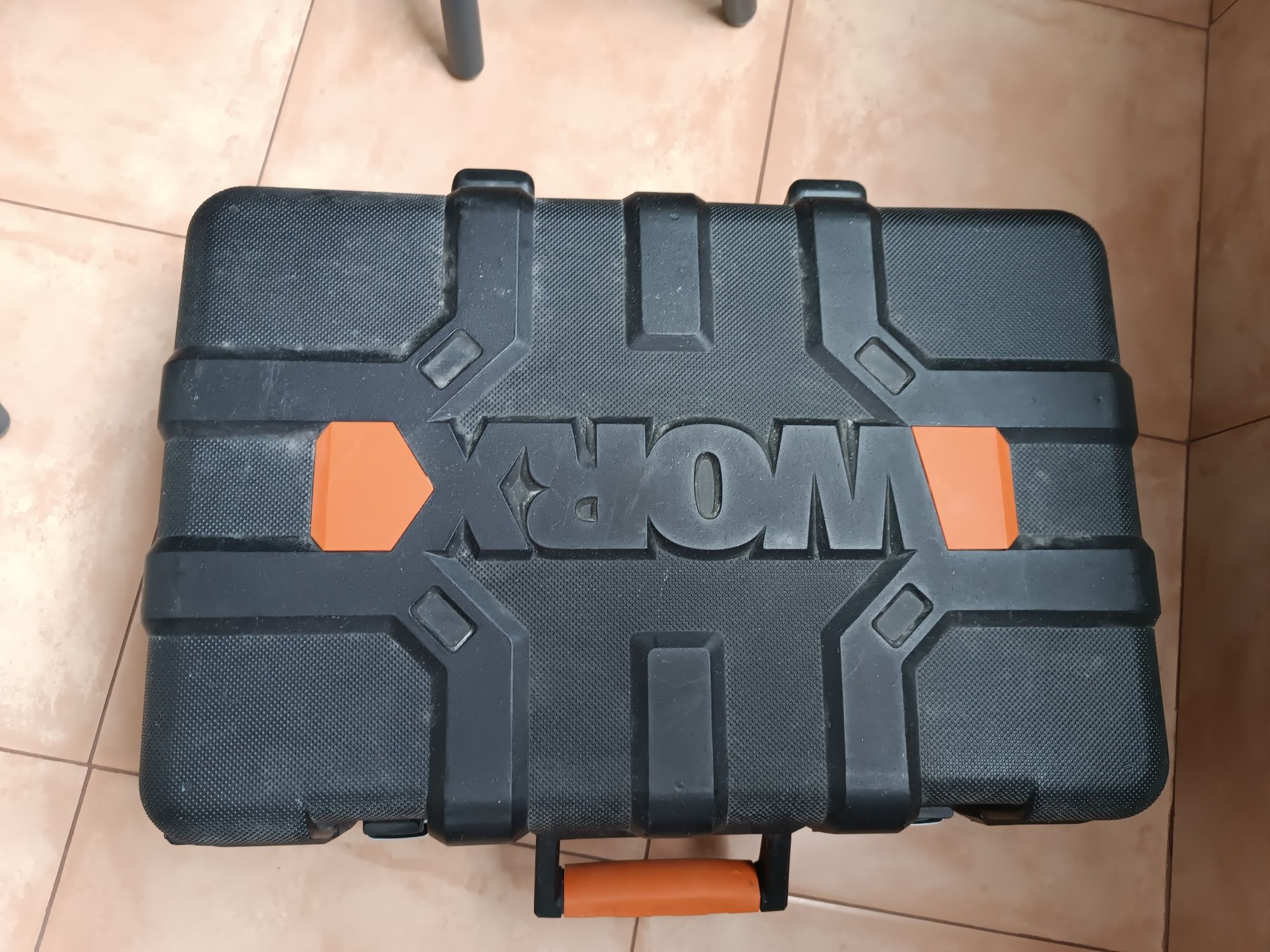 Máquina martelo com acessórios e mala