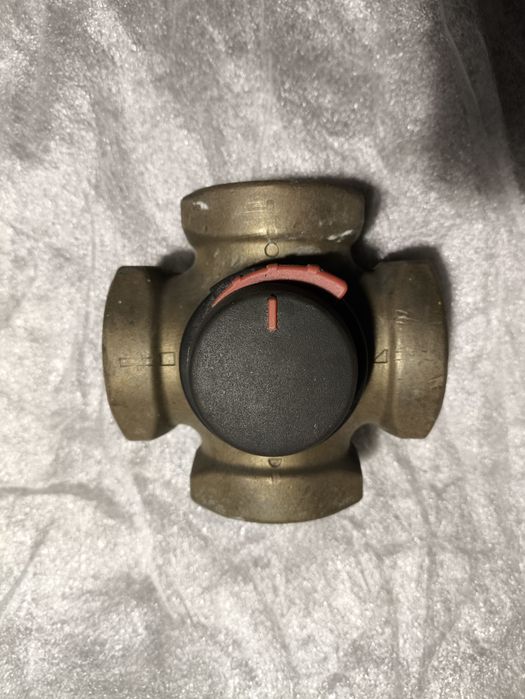 Zawór czterodrogowy DN40 1 1/2 cala