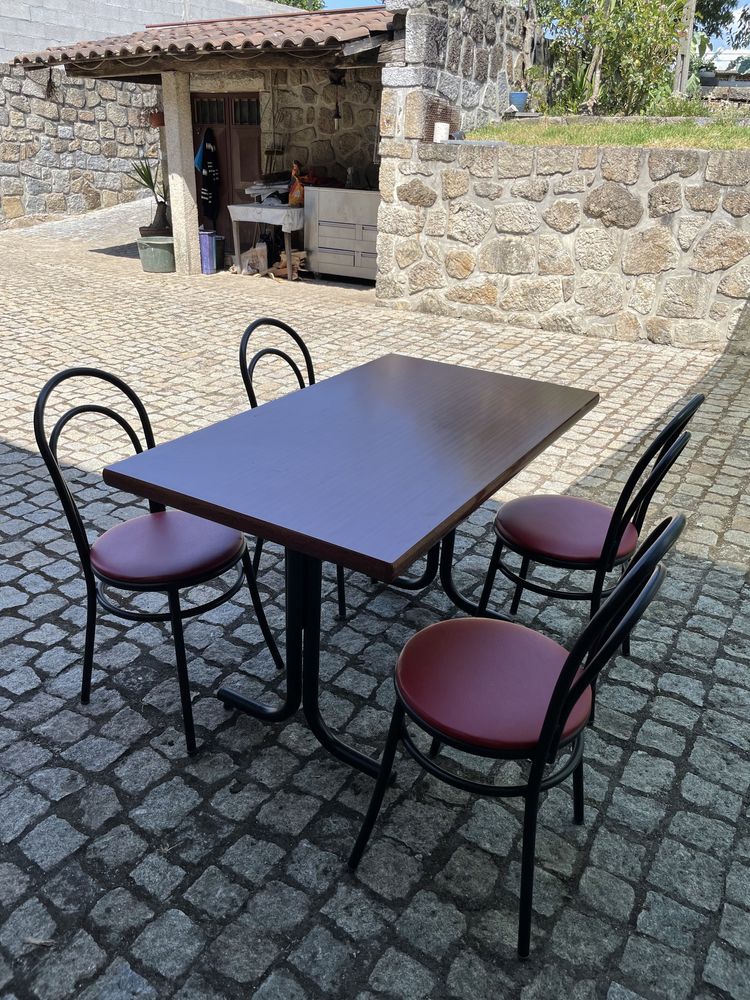 Conjunto mesa mais cadeiras