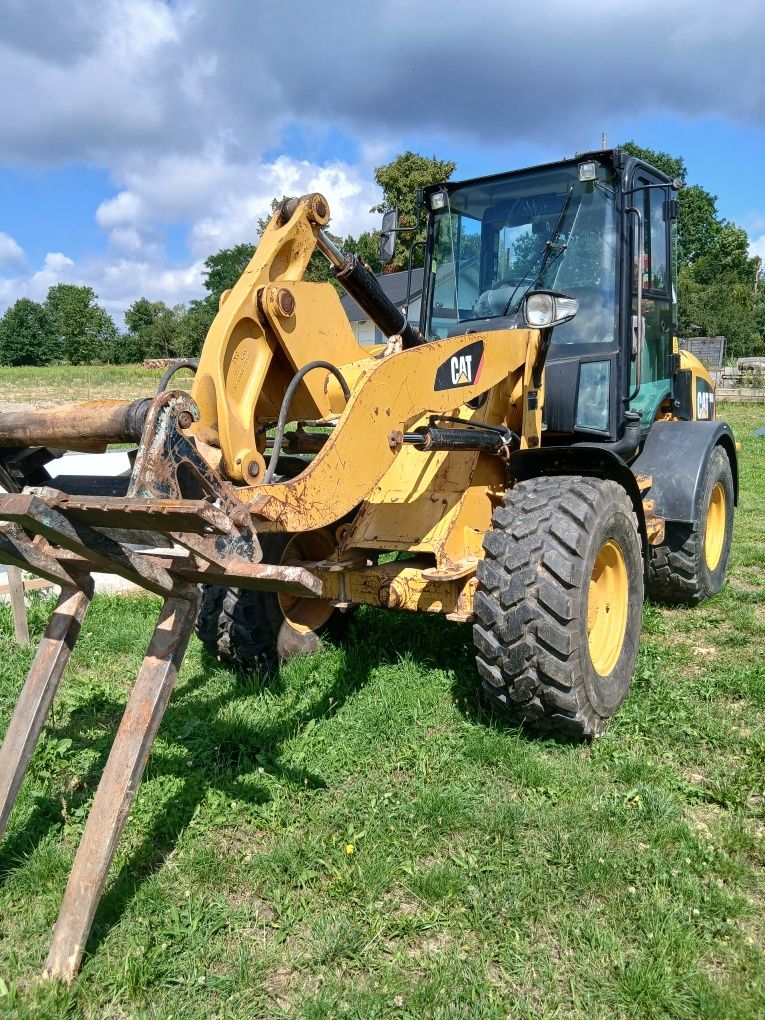 Sprzedam ładowarkę CAT 907