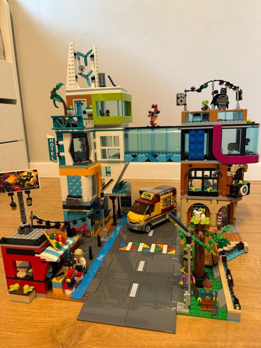 LEGO CITY zestaw centrum miasta śródmieście + dodatkowy zestaw