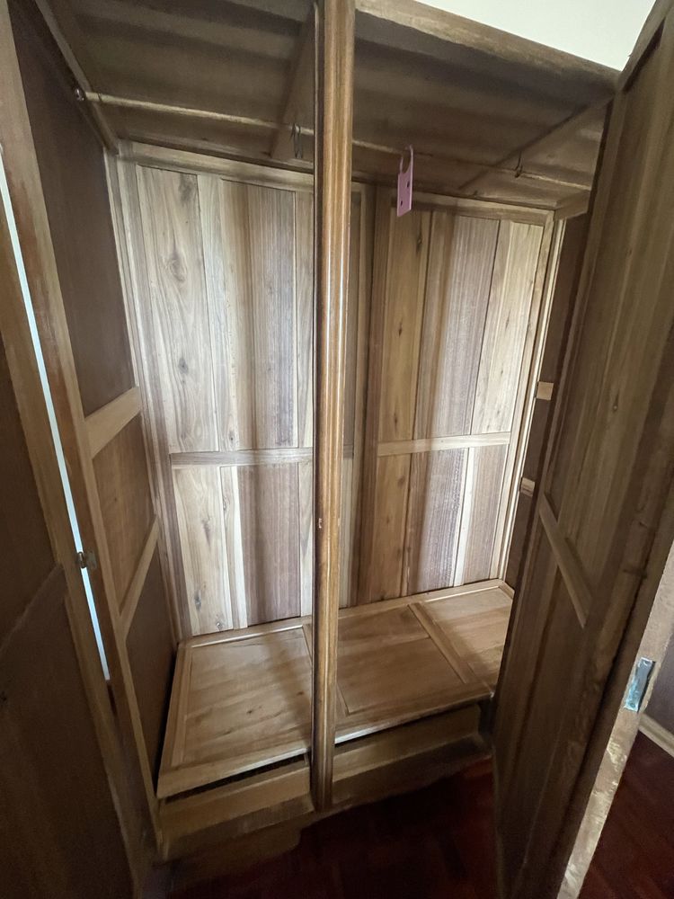 Conjunto de guarda-roupa e cómoda de quarto