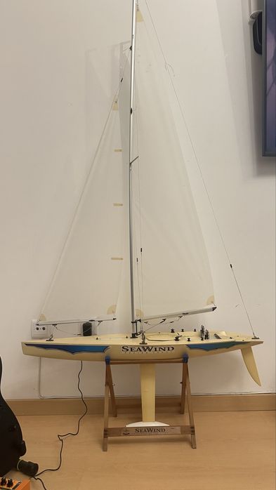 Veleiro telecomandado de competicao 185cm