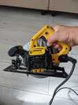 DeWALT DWE560 паркетна пила циркулярка/торцовка/отрезная, дискова