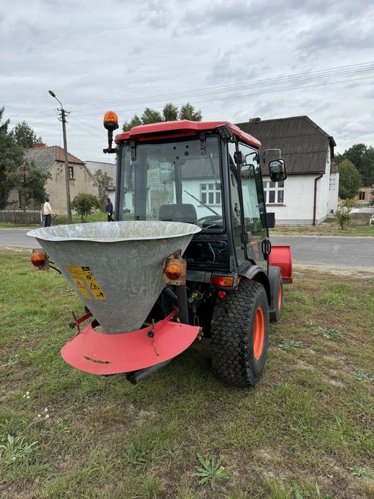 Kubota B2530 traktor komunalny , pług , solarka