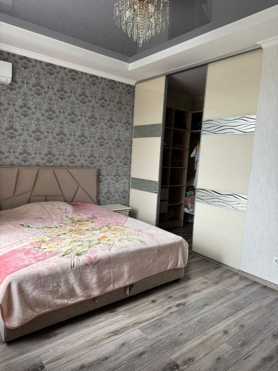 Продам хозяйский новый дом в  Червоного Хутора!