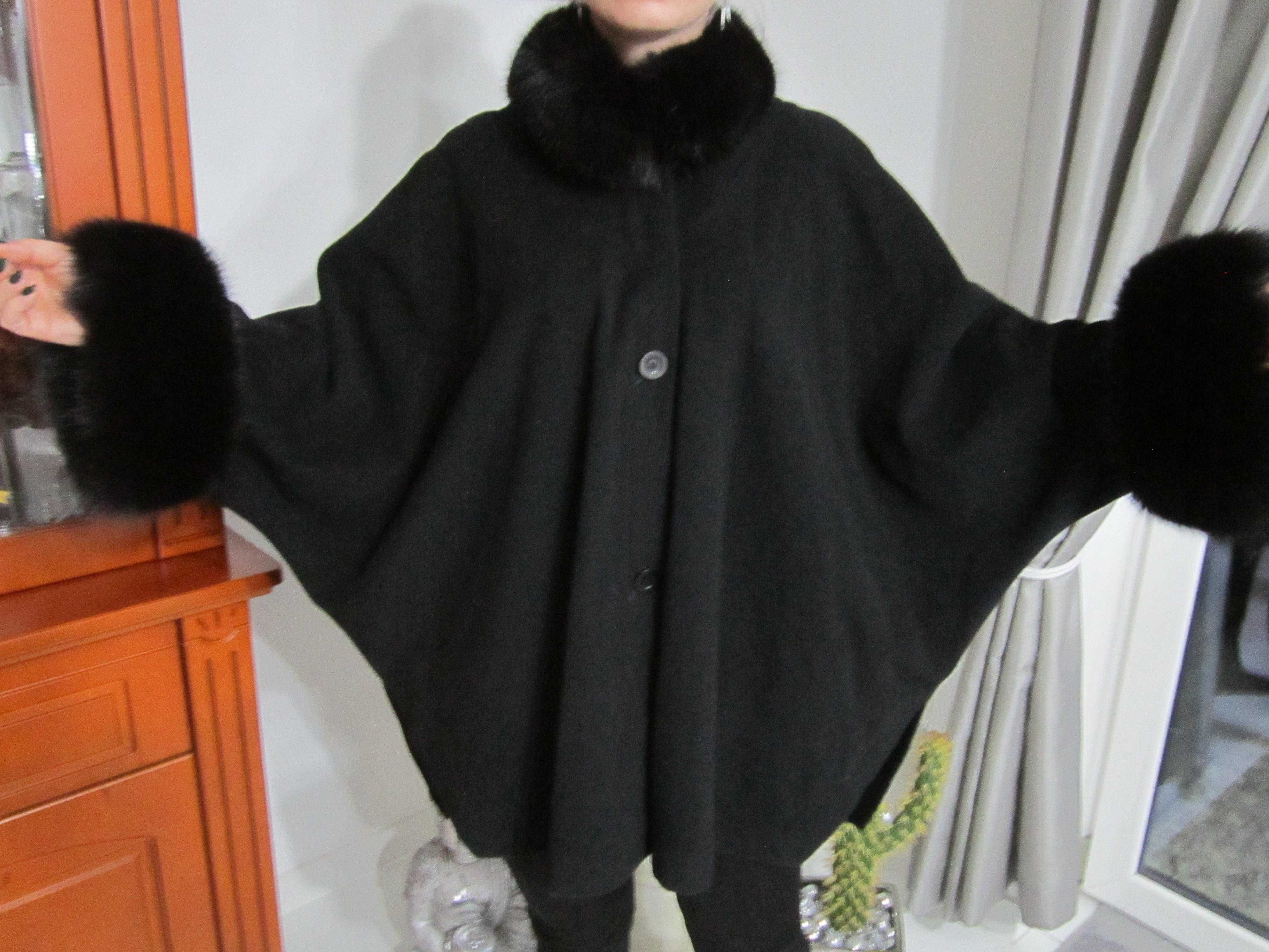 płaszcz ponczo kurtka wełniana z mega ogromnym lisem futro naturalne