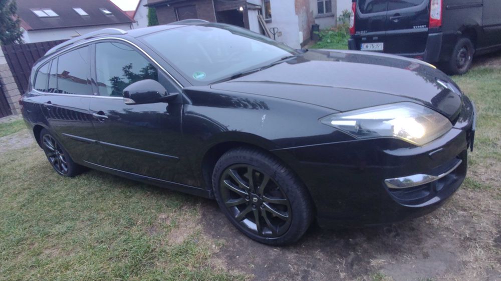 Renault Laguna 3.GT.2012 Rok Błotnik Prawy czarny