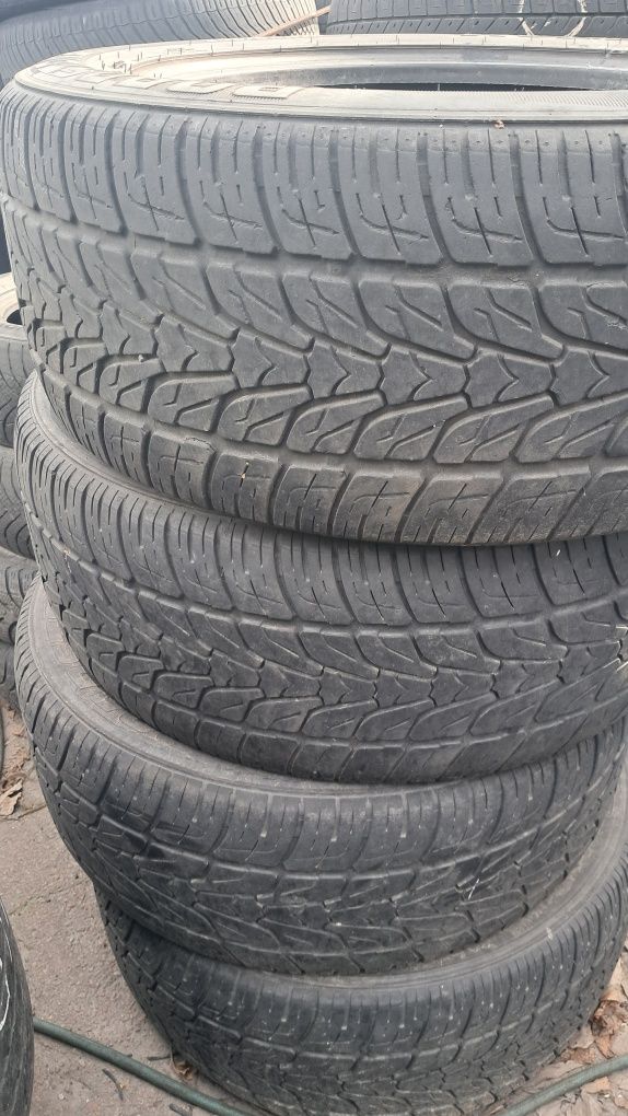 Продам шины 255/55р18 Roadstone