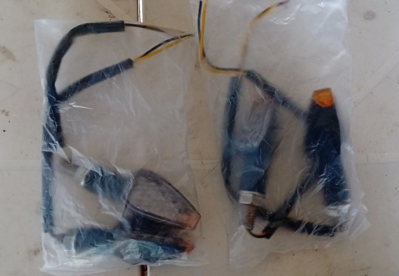 4 piscas em Led novos pequenos